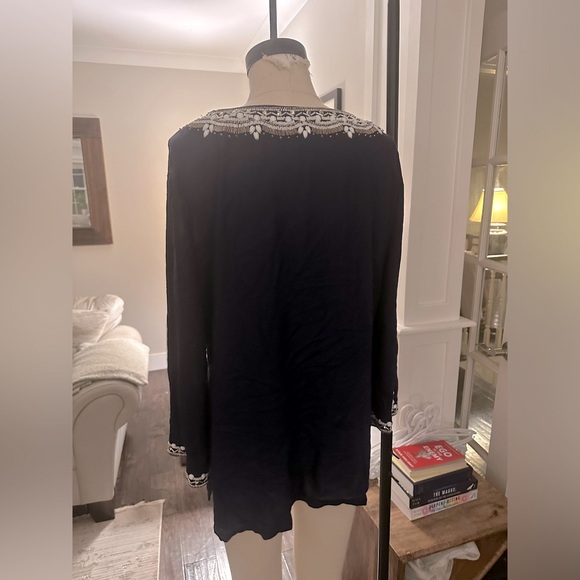 Lily Pulitzer tunic with white embellishments - Picture 5 of 6